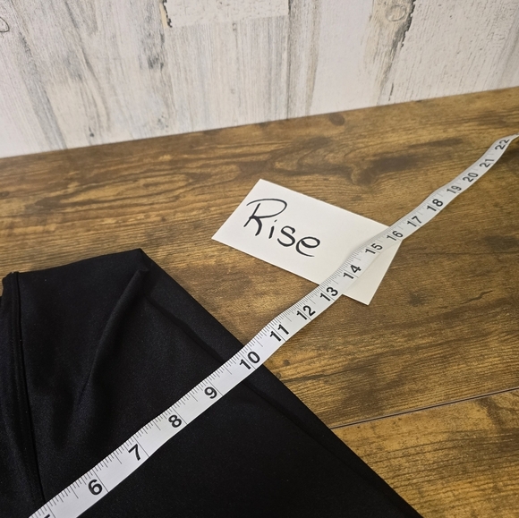 Pink VS active black shorts with pockets women's size XS - Picture 7 of 9